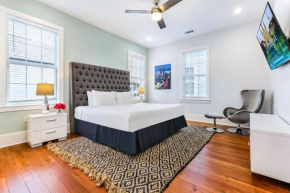Hosteeva Spacious Condo Ideal for Family Gatherings & Special Occasions